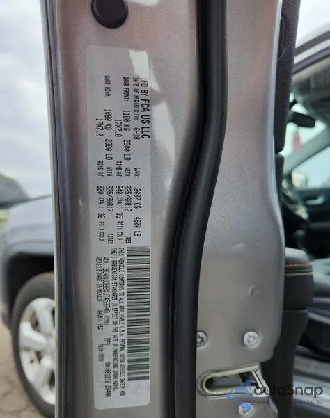 2018 Jeep Compass Latitude z USA, uszkodzony, nr VIN 3C4NJDBBXJT453748